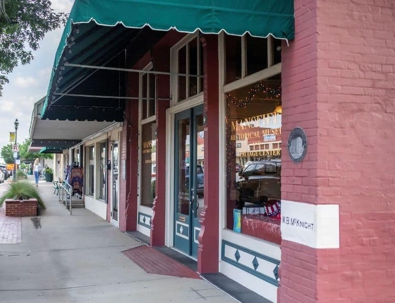 Downtown street view of Mansfield, Texas